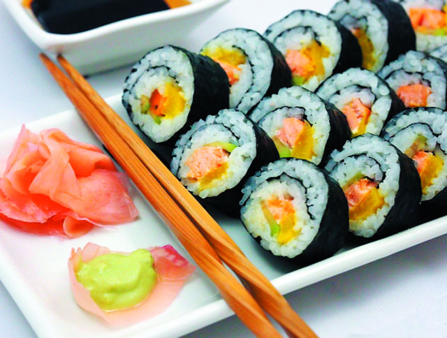làm sushi Nhật Bản truyền thống