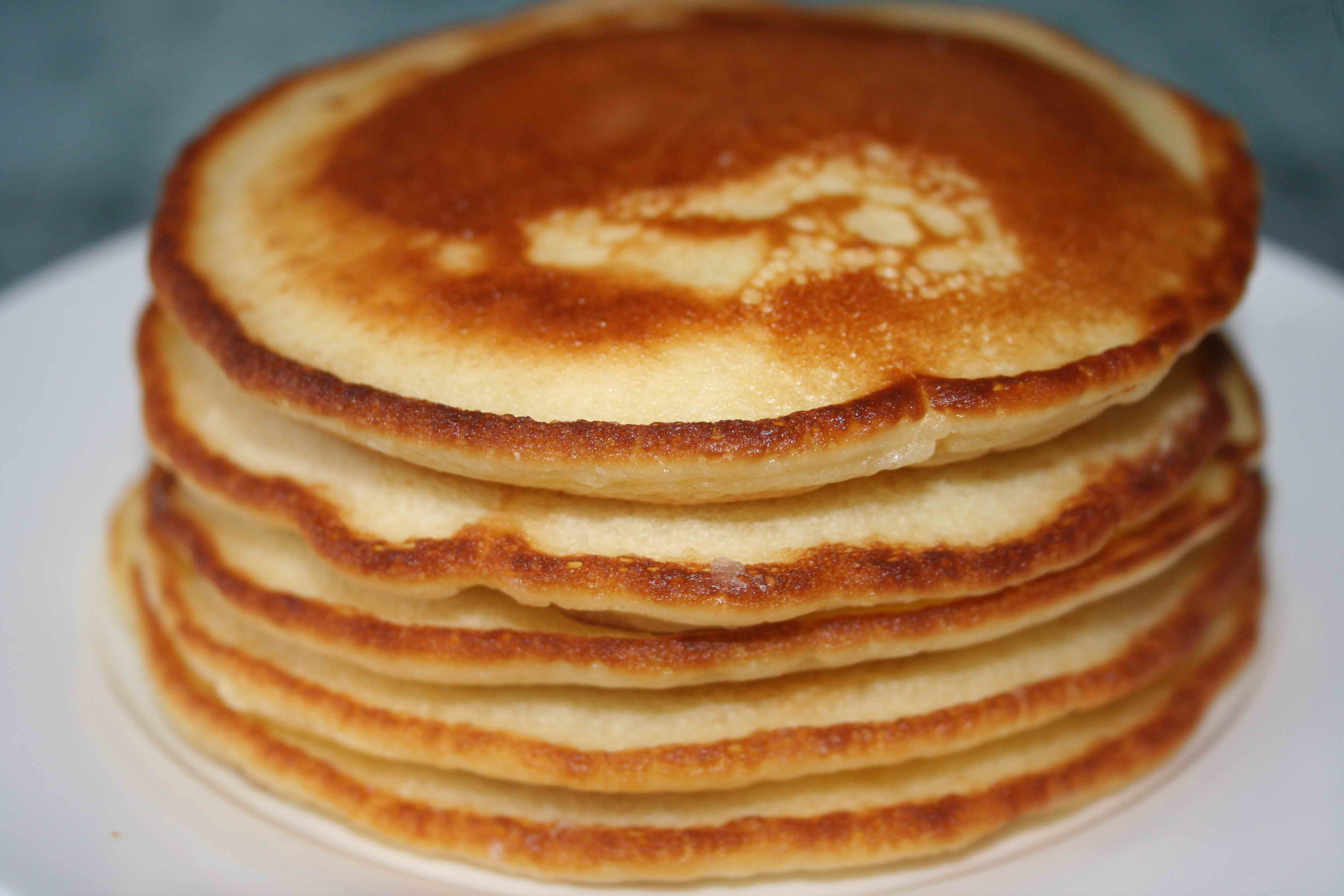 Không bột nở, ko máy tấn công trứng: cách tiến hành bánh Pancake phồng siêu giản dị vì như thế gói bột trộn sẵn