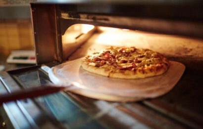 Hướng dẫn cách làm pizza bằng lò nướng cực đơn giản tại nhà